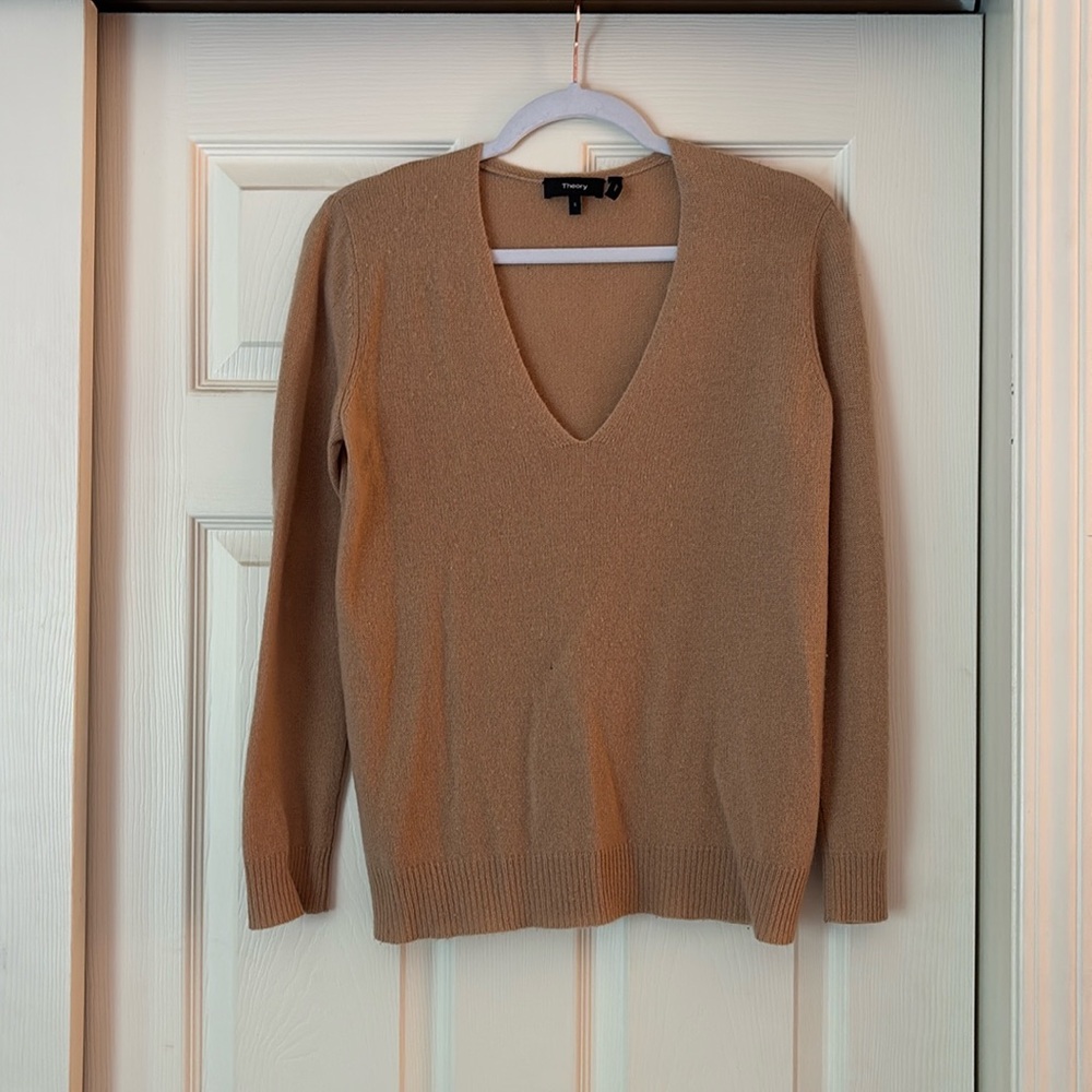 Theory cashmere tan v neck sweater